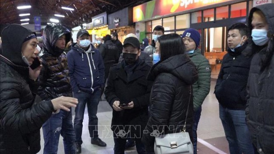 Hundreds of Vietnamese evacuated from Ukraine to Romania